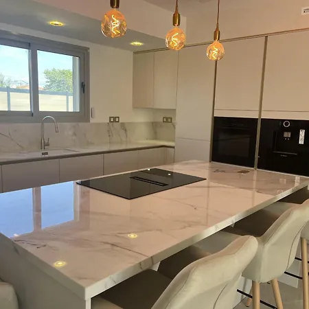 Willa Neuve Avec Piscine 240m2 Capacite 10 Pers, Fréjus