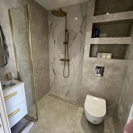 Neuve Avec Piscine 240m2 Capacite 10 Pers, * Fréjus