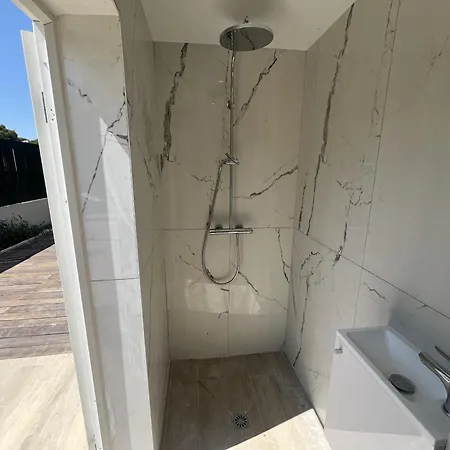 Neuve Avec Piscine 240m2 Capacite 10 Pers, Fréjus