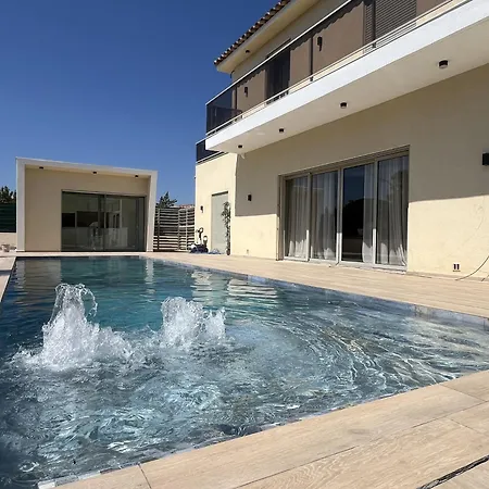 Neuve Avec Piscine 240m2 Capacite 10 Pers, Willa