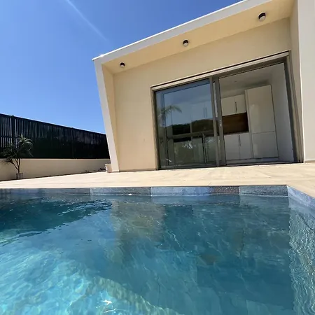 Neuve Avec Piscine 240m2 Capacite 10 Pers, Fréjus